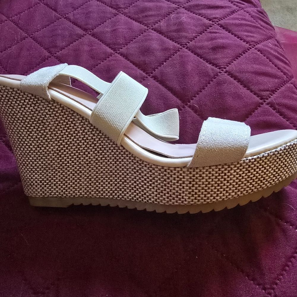 BEIGE PLATFORM WEDGE SANDALS - Picture 2 of 5